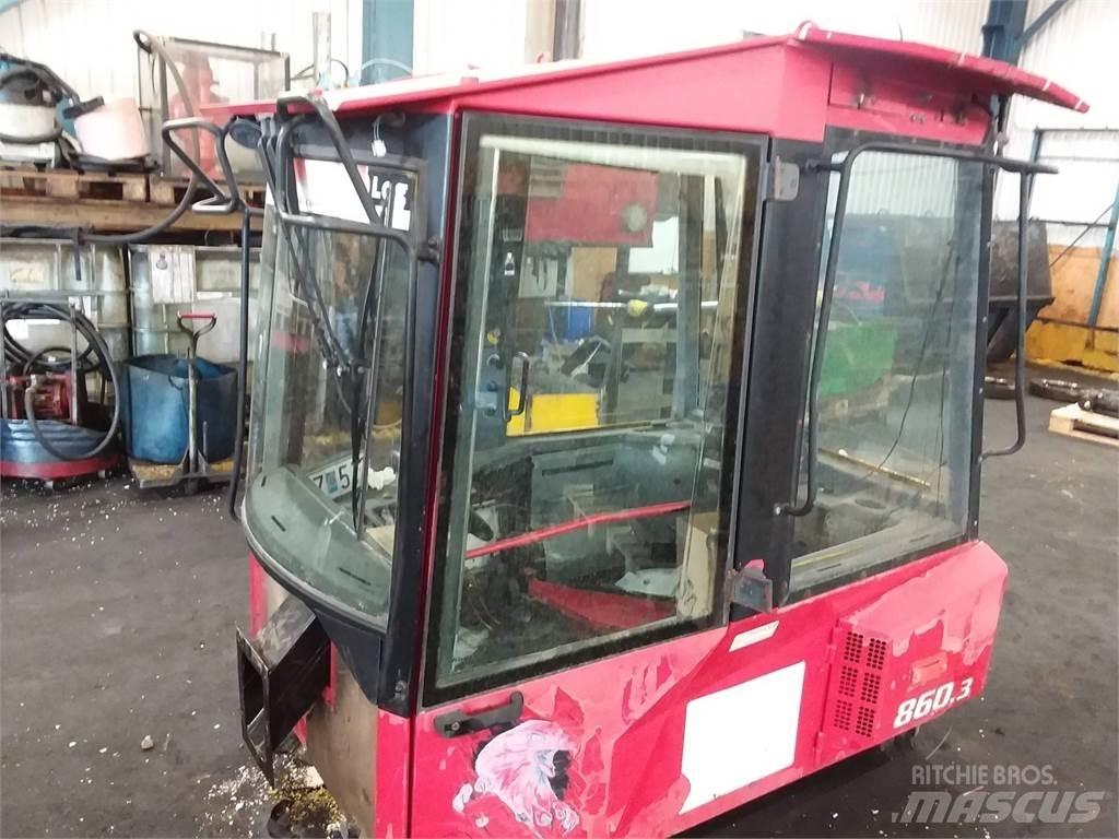 Valmet 860.3 Cabina
