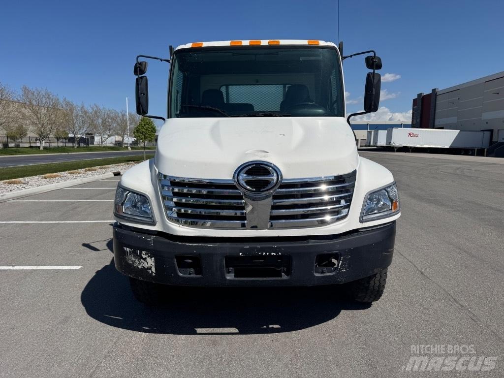 Hino 268 Camiões estrado/caixa aberta