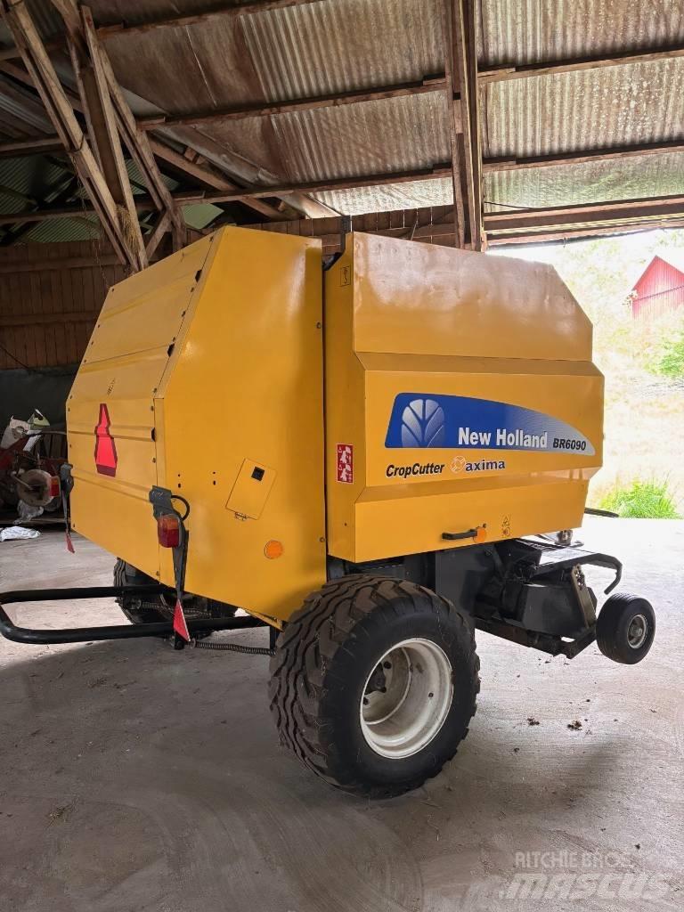 New Holland BR 6090 Enfardadeira de rolos