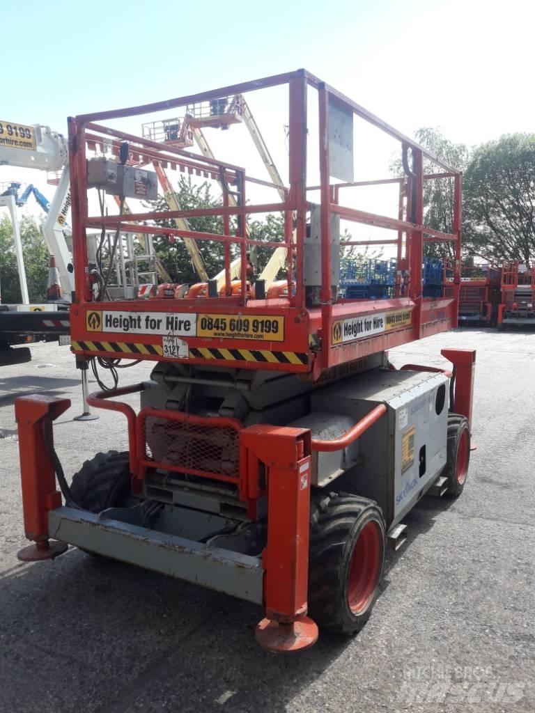 SkyJack SJ 6832 RT Elevadores de tesoura