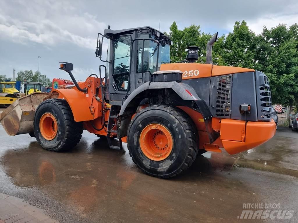 Hitachi ZW 250 Carregadeiras de rodas
