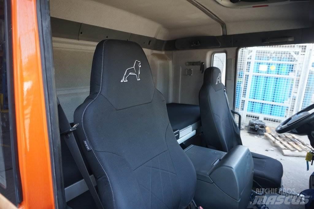 MAN F99L34 TGA Cabines e interior