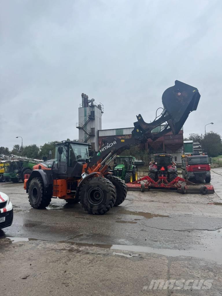 Hitachi ZW220 Carregadeiras de rodas