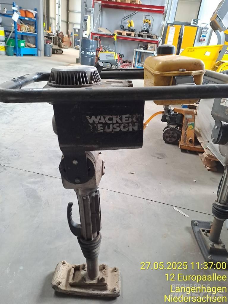 Wacker Neuson BS30 Saltitões