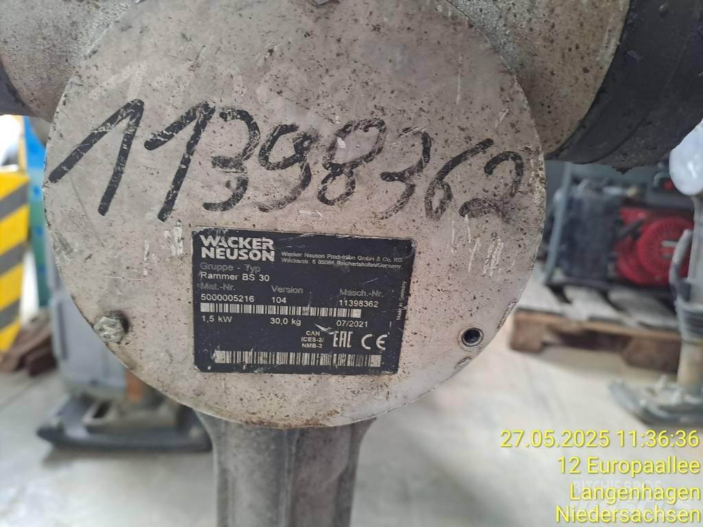 Wacker Neuson BS30 Saltitões