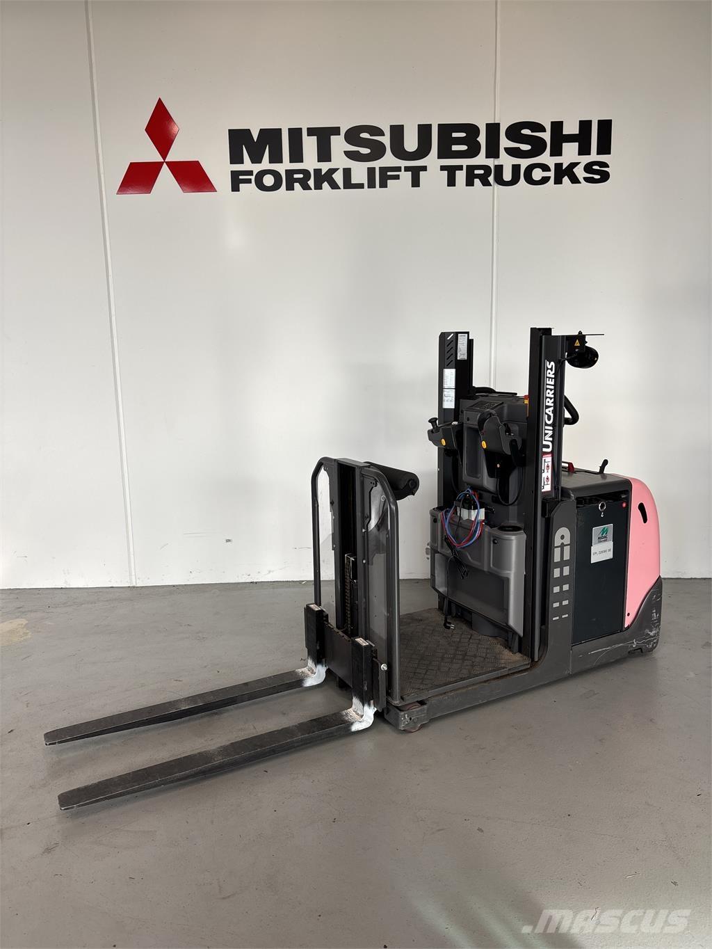 UniCarriers EPL100 Preparadoras de encomendas de baixa elevação