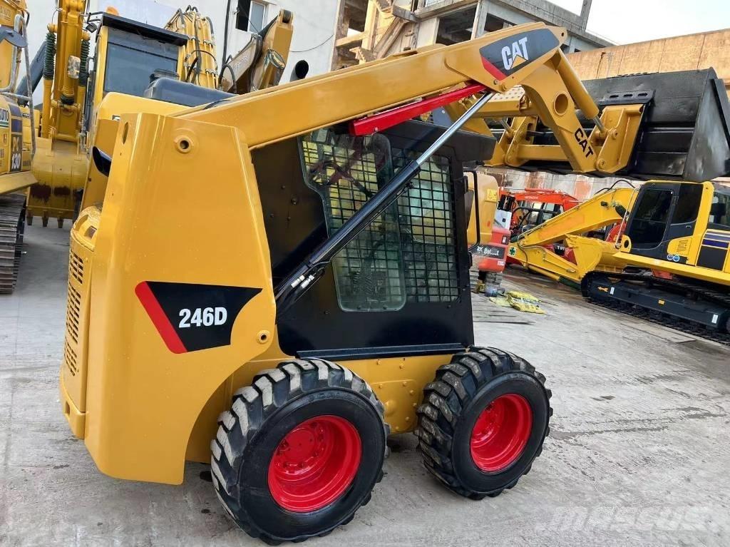 CAT 246D Minicarregadeiras