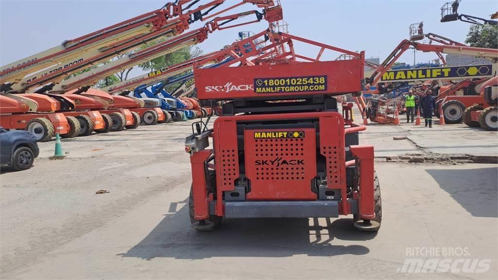SkyJack 8841RT Elevadores de tesoura