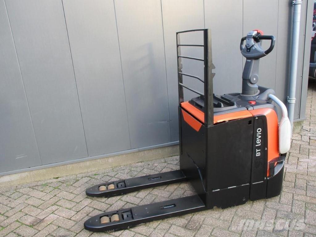 Toyota LPE250 Porta-paletes com plataforma