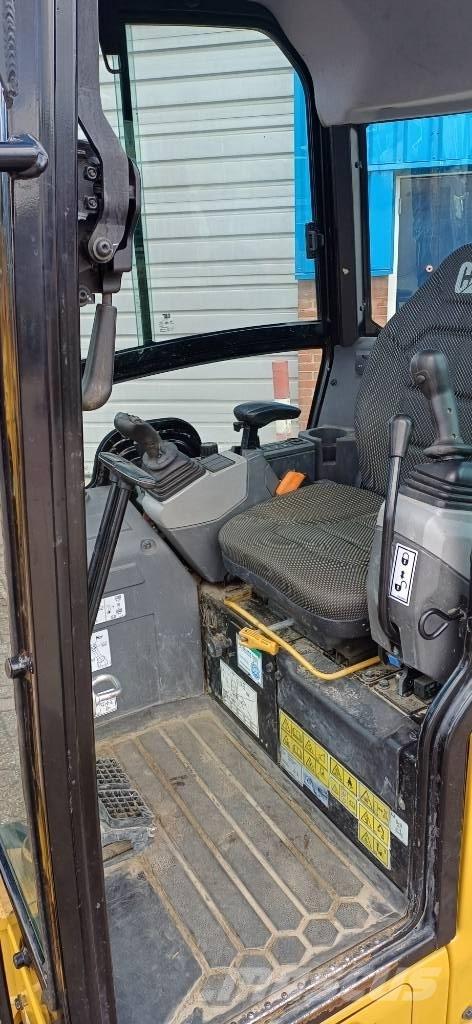 CAT 301.6 Miniescavadeiras