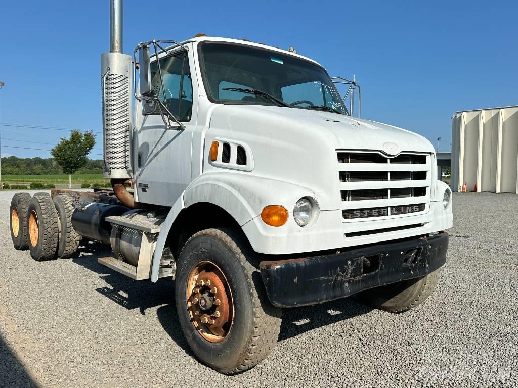 Sterling L 7500 Camiões de chassis e cabine