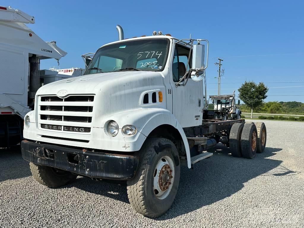 Sterling L 7500 Camiões de chassis e cabine