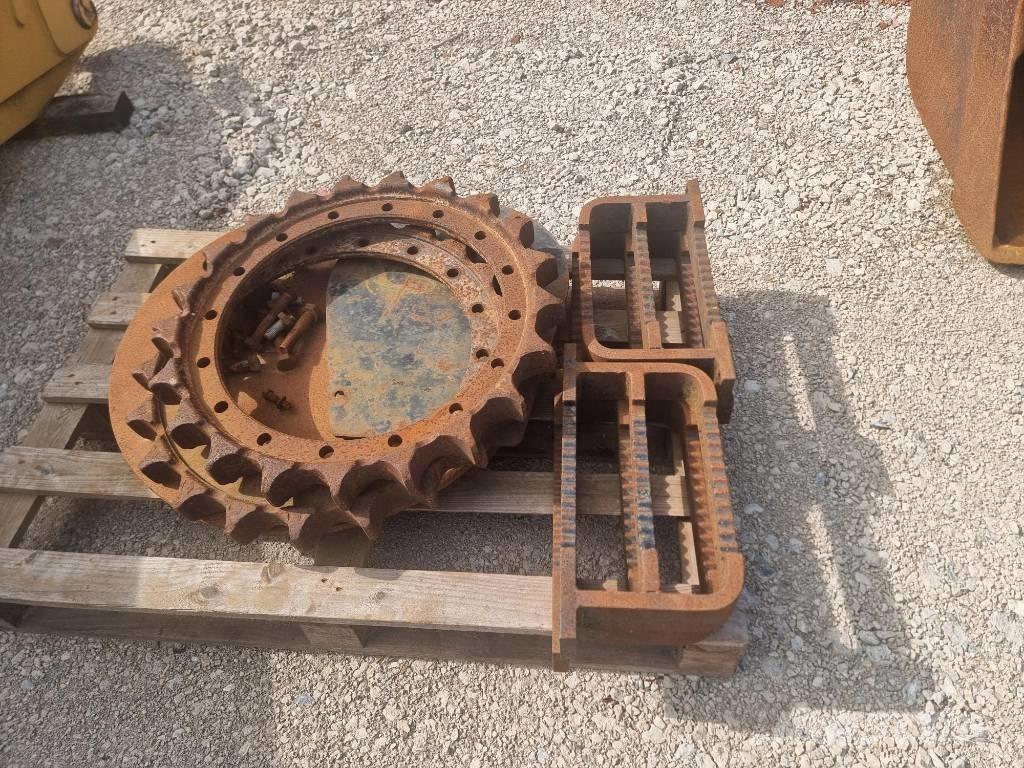 CAT 320 D FOR PARTS Escavadeiras de esteiras