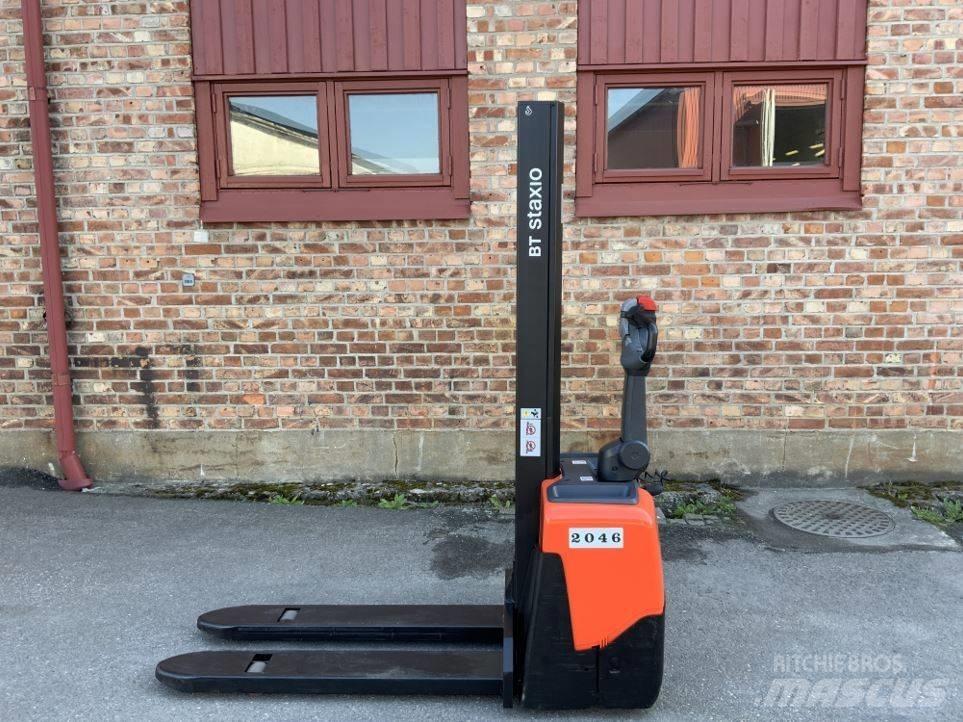 BT HWE 100 Empilhador para operador externo