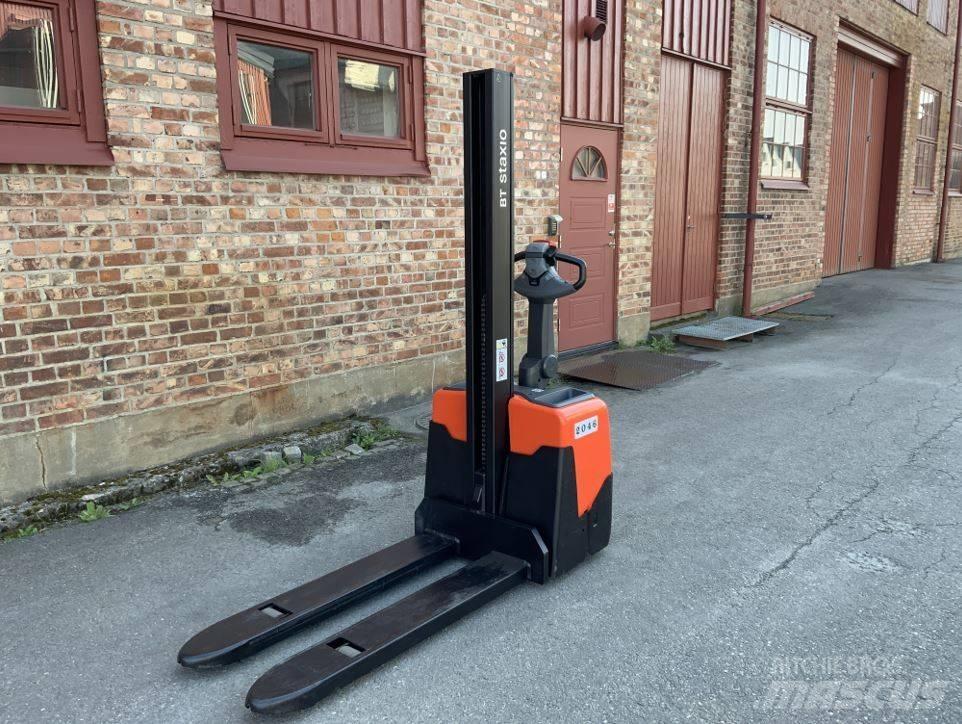 BT HWE 100 Empilhador para operador externo