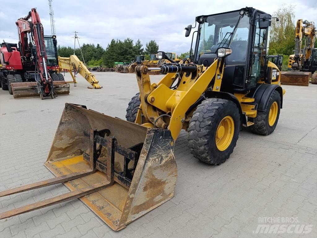 CAT 908M Carregadeiras de rodas