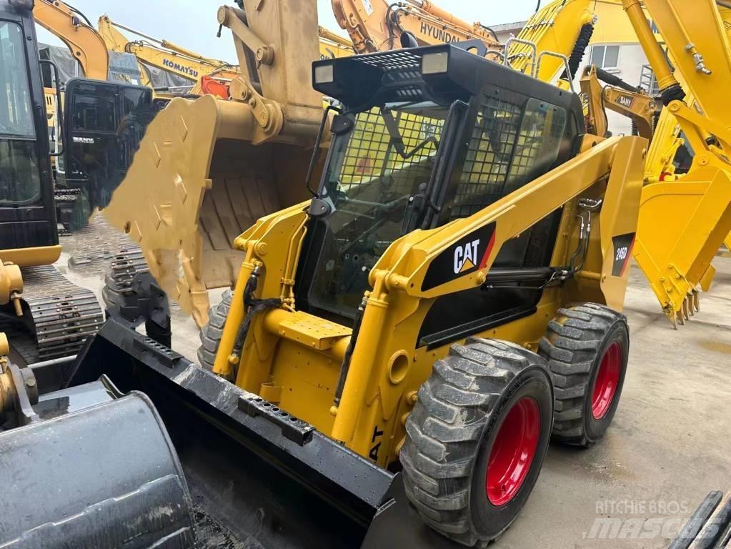 CAT 246 D Minicarregadeiras