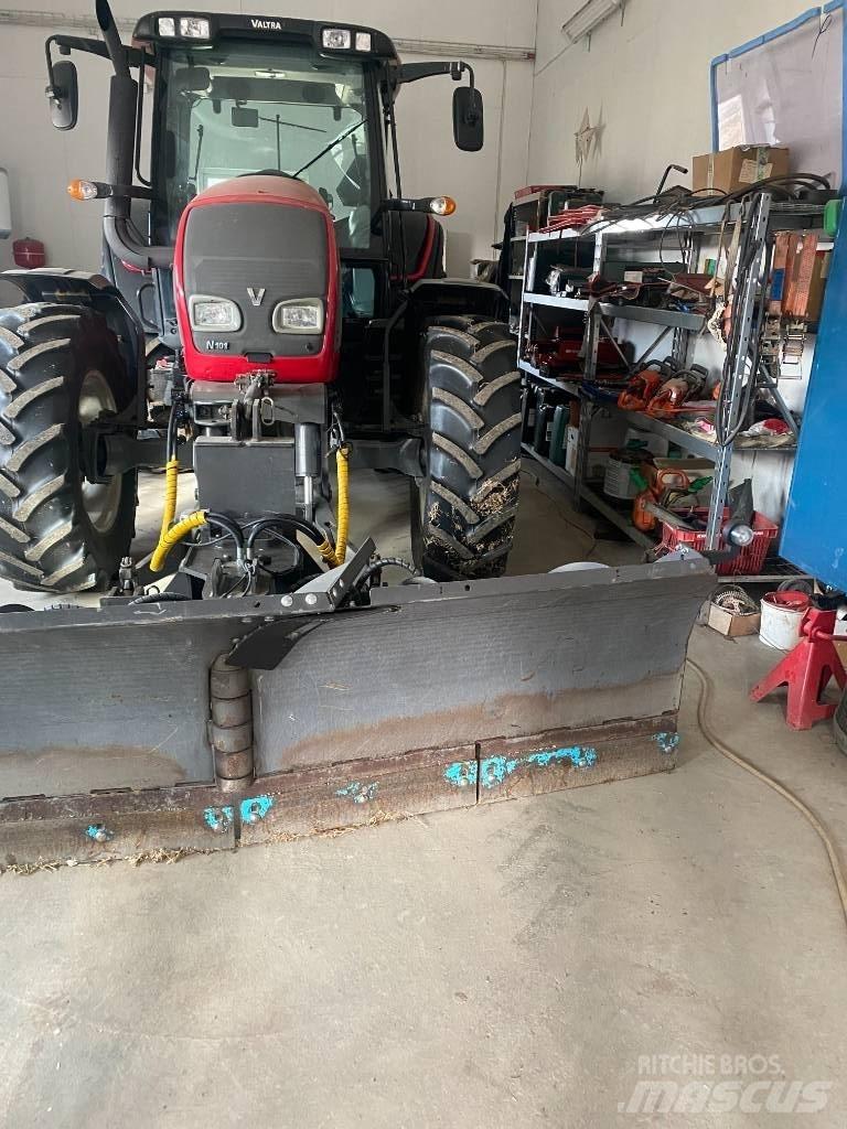Valtra N 101 Tratores Agrícolas usados