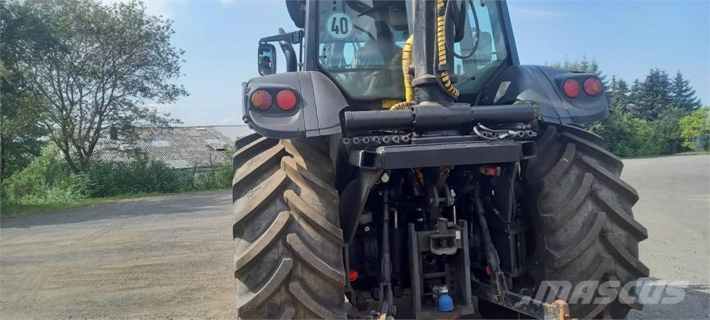 Valtra T130 Tratores Agrícolas usados