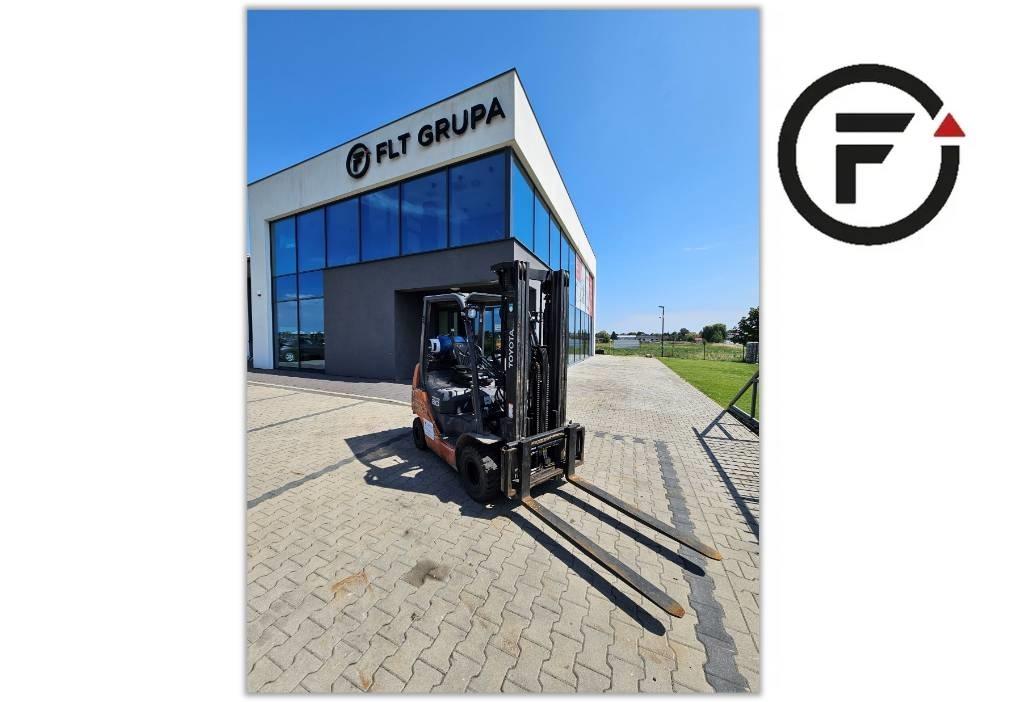 Toyota 02-8 FGKF 20 Empilhadores a gás