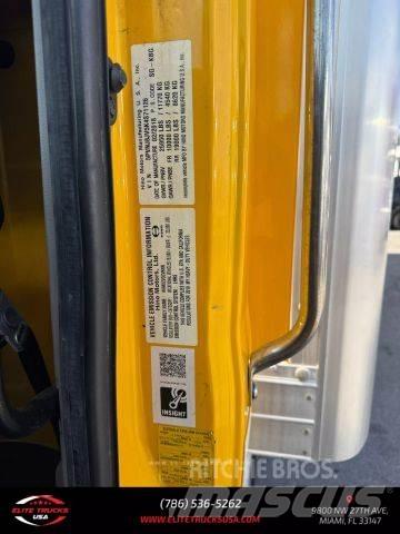 Hino 268 Caminhões de caixa fechada