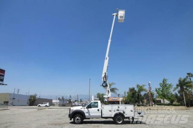 Ford F450 Plataformas aéreas montadas em camião