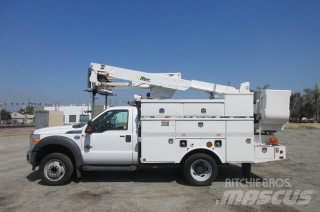 Ford F550 Plataformas aéreas montadas em camião