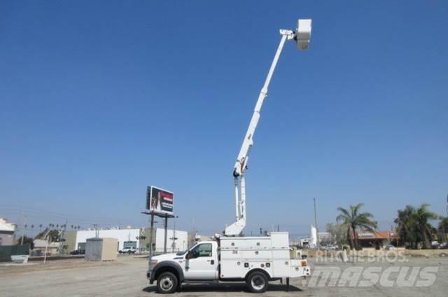 Ford F550 Plataformas aéreas montadas em camião