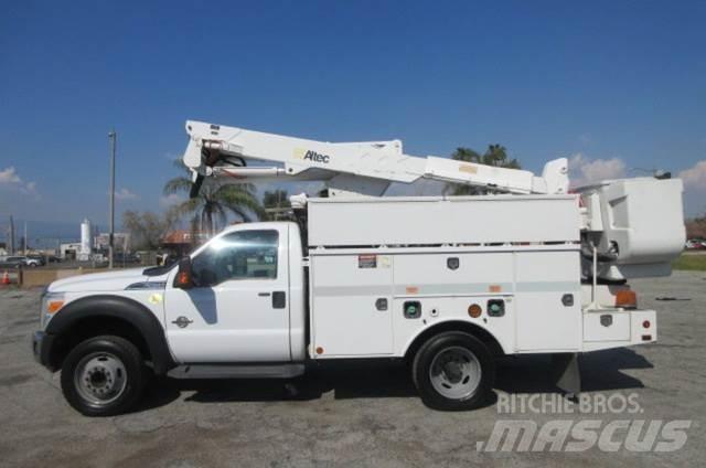 Ford F550 Plataformas aéreas montadas em camião