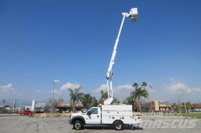 Ford F550 Plataformas aéreas montadas em camião