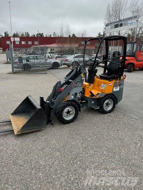 GiANT G 1200 Mini carregadoras