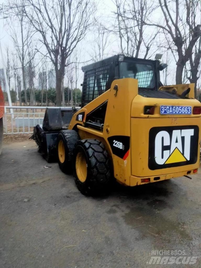 CAT 226 B Minicarregadeiras