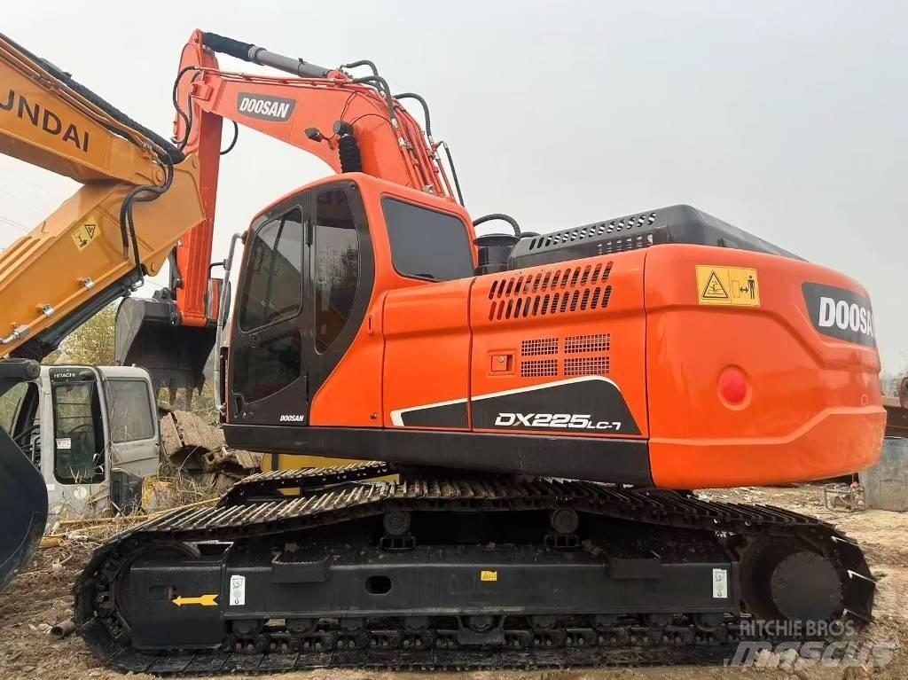 Doosan DX225LC-9C Escavadeiras de esteiras