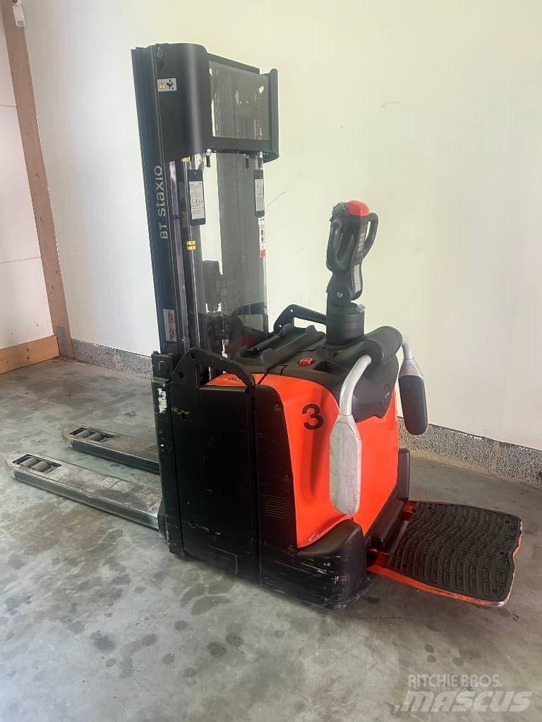 BT SPE 120 L Empilhador para operador externo
