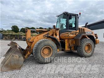 CASE 721 D Carregadeiras de rodas