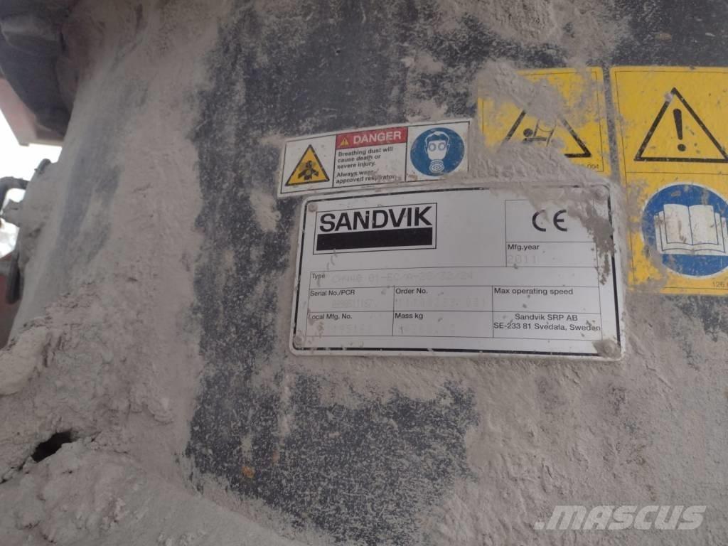 Sandvik UH 450 E Britadores móveis