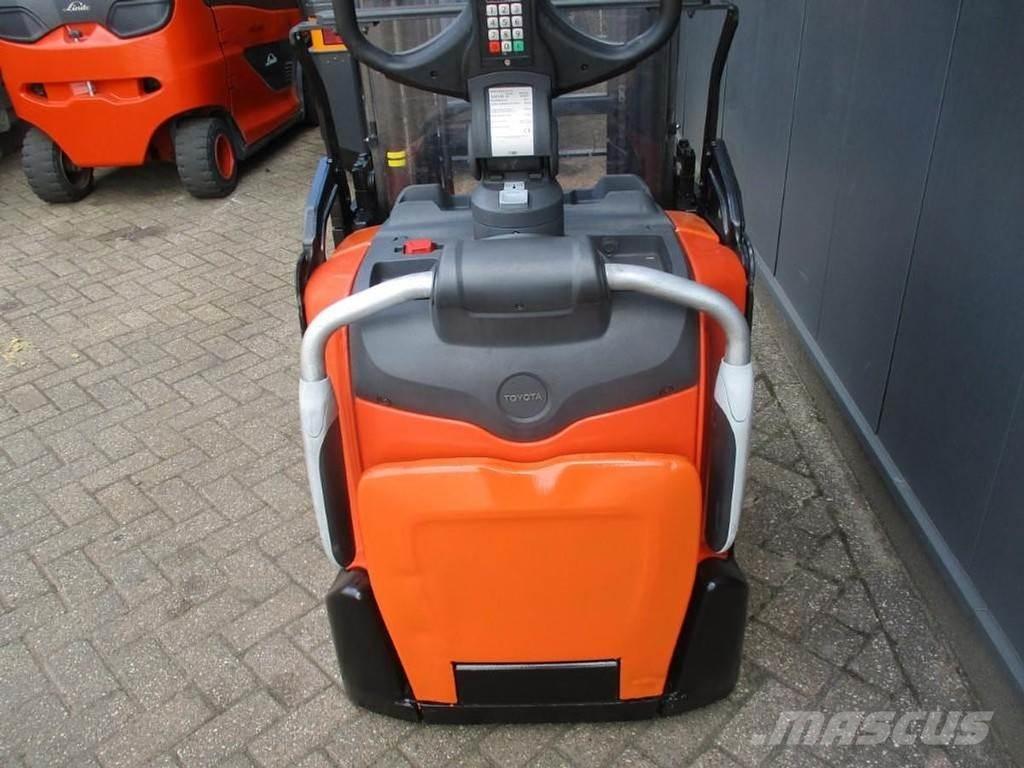 Toyota SPE 160L Empilhador para operador externo