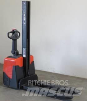 Toyota HWE 100 Empilhador para operador externo