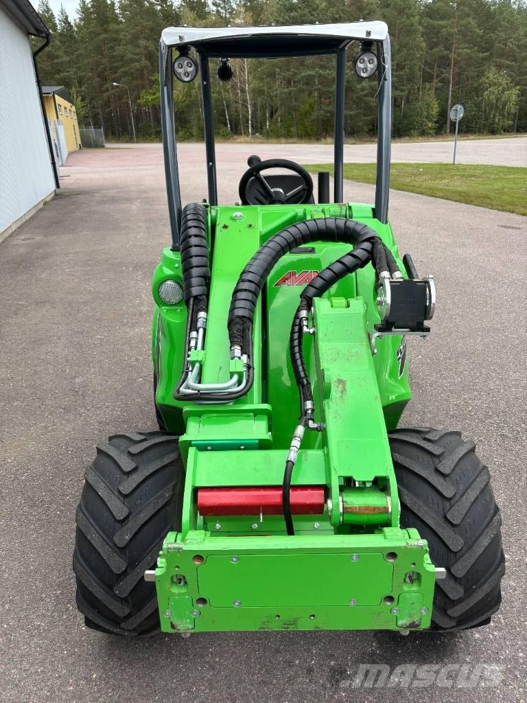 Avant 528 Máquinas utilitárias