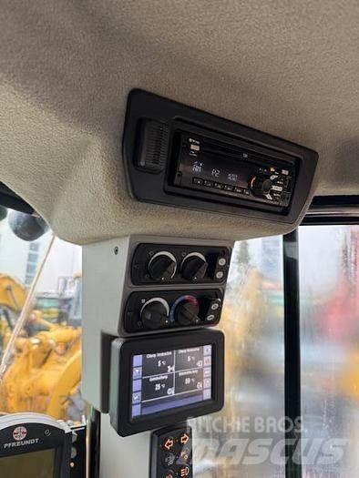 CAT 966M Carregadeiras de rodas
