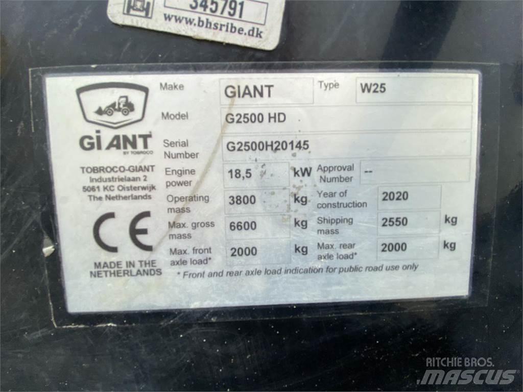 GiANT G2500HD Carregadora multifunções