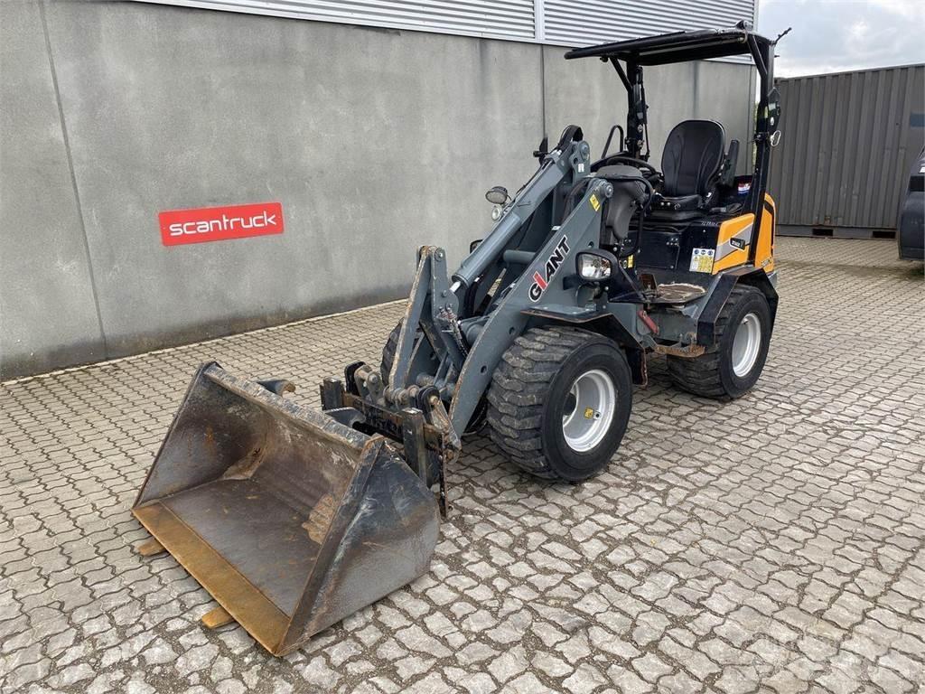 GiANT G2500HD Carregadora multifunções