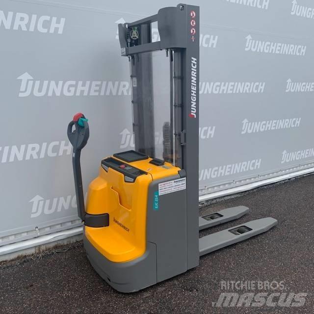 Jungheinrich EJC 214 Empilhador para operador externo