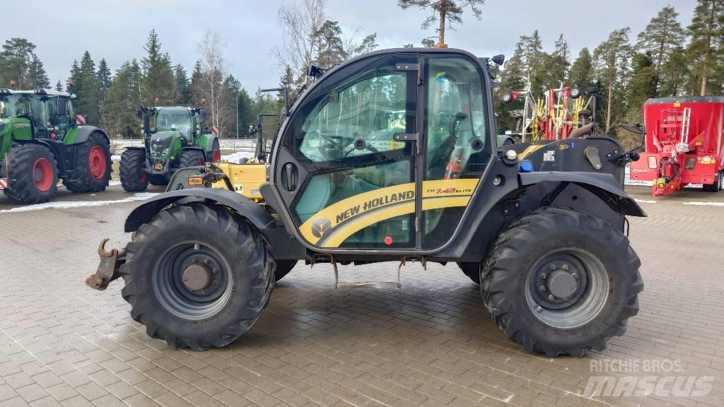 New Holland TH 7.42 Manipulador telescópico