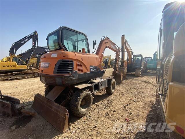 Doosan DX60W Escavadoras de rodas
