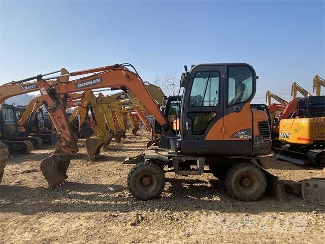 Doosan DX60W Escavadoras de rodas