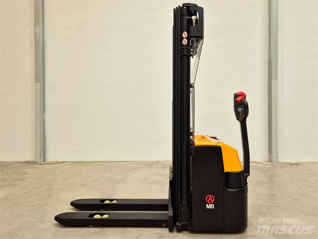 WSA161L Empilhador para operador externo