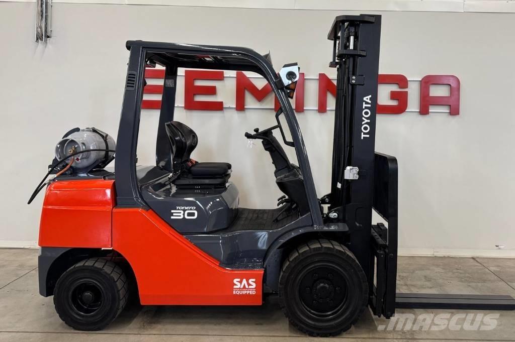Toyota 10851 - 8FGF30 Empilhadores a gás