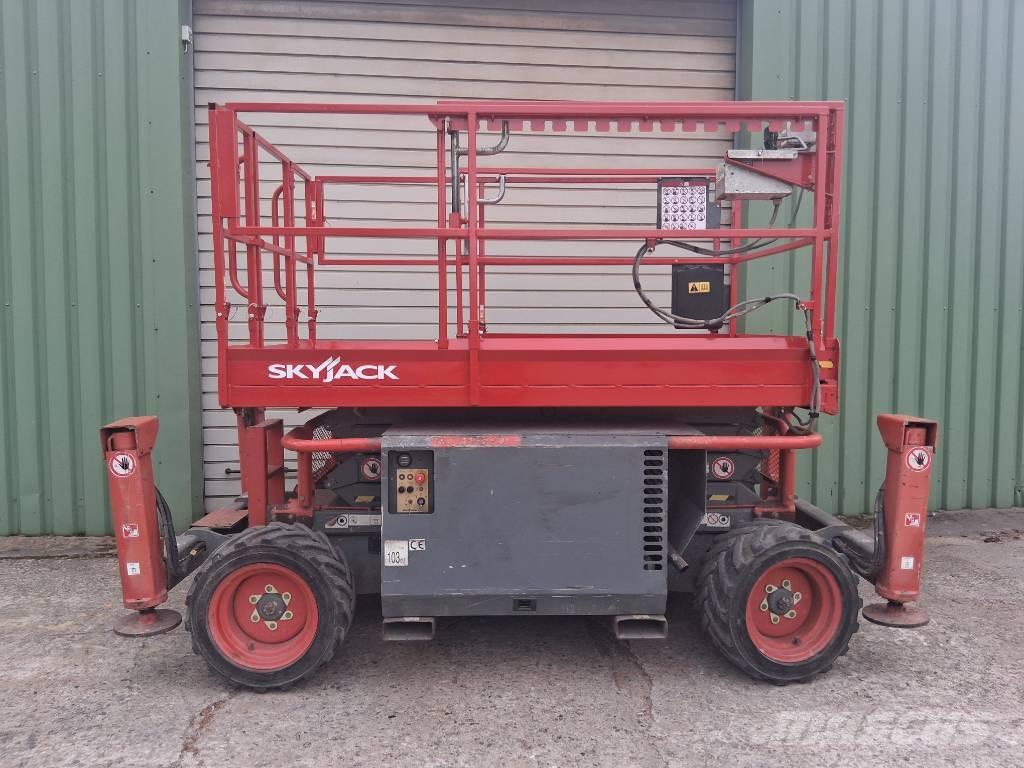 SkyJack SJ 6826 RT Elevadores de tesoura