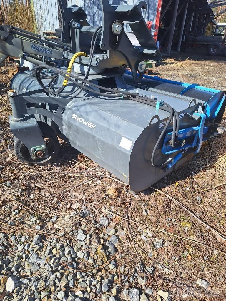 Snowek Circulus 220M Espalhadores de areia e sal